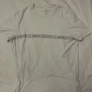Armani Exchange T-shirt i vit  Strl M 