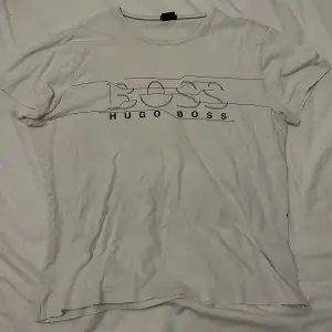 Hugo boss T-shirt i vit Strl L 