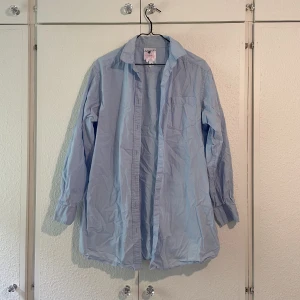 Oversized skjorta  - Oversized skjorta från Monki