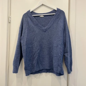 Stickad tröja - Jättemysig blå stickad tröja🍁