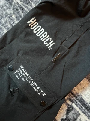 Hoodrich byxa - Hoodrich byxa med skön stretch material sitter bra på s Bra skick i princip helt ny