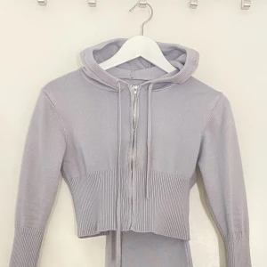 Yamz sett - Funderar på sälja byxorna men kan sälja tröjan också om någon är intresserad på båda. Har aldrig använt byxorna. Tröjan har jag använt tre ggr. Köpte för 1600 säljer för 700 