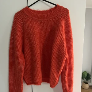 Stickad tröja - Stickad tröja från Lindex. Ljusröd (ljusare irl)