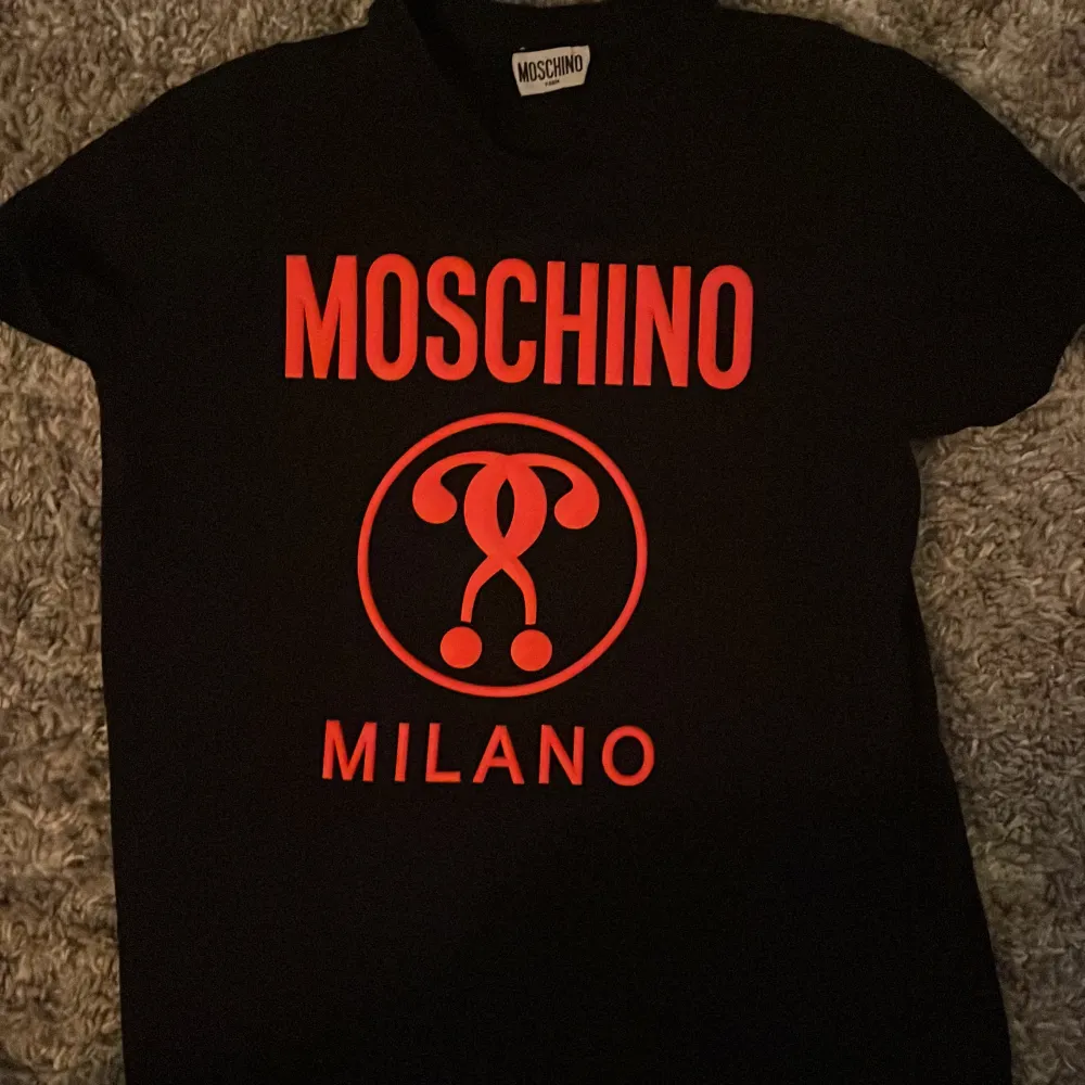 Moschino Teen, nyskick . T-shirts.