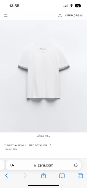 T shirt med silver detaljer - Storlek: M ( är som S) Aldrig använd. Nyskick. Ordenarie pris: 229kr