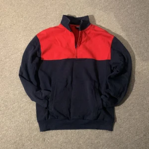 Sweatshirt/zip up - Hm tröja ganska använd men inget slitage alls 7/10 condition