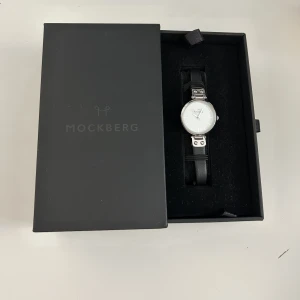 Mockberg Klocka  - Hej jag säljer en klocka åt en kompis då den inte kom till användning. Den är knappas använd och skicket är 10/10. Hör av dig vid minsta lilla fundering!!