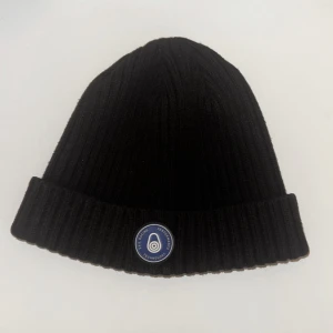 Sail Racing Mössa - Tja, säljer nu min sjukt snygga Sail Racing mössa som är perfekt nu till vintern. 9,5/10 skick. Nästan aldrig använd.