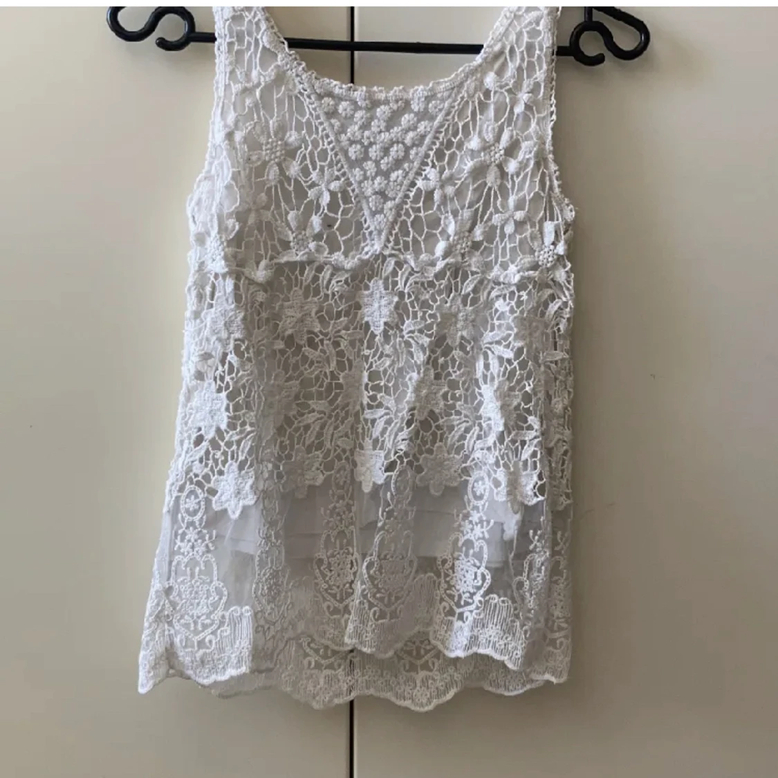 Sött vitt spets linne med mesh 