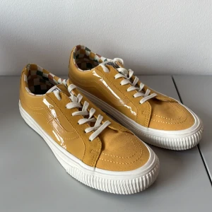 Vans skor  - I princip helt oanvända vans skor. Fick de för 2 år sen, säljer pga att de inte passar. 