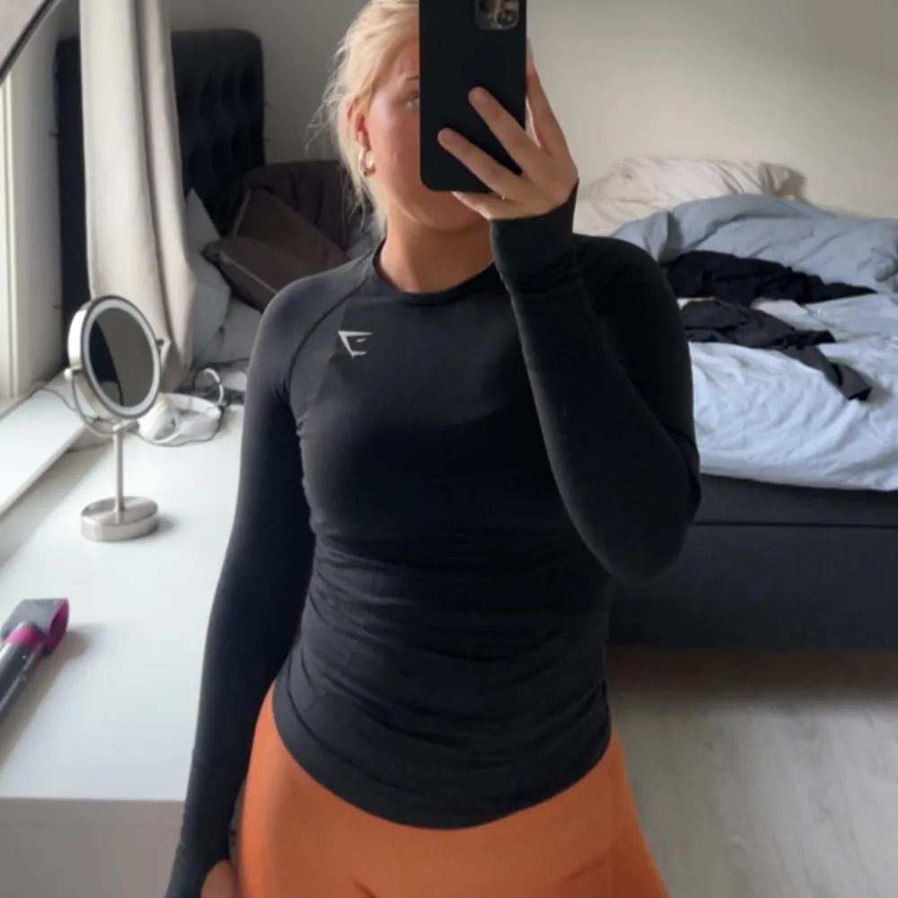 Använd fåtal gånger, toppen skick!! Gymshark vital seamless 2.0 long sleeve top💕färgen black Marl.  storlek S. Övrigt.