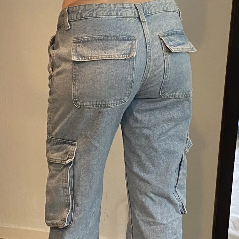 Cargo jeans från Gina tricot. Använda 2 gånger . Jeans & Byxor.