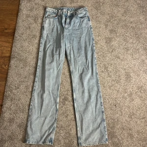 Jeans  - Från weekday storlek 28x34. Aldrig använda 