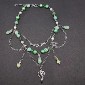 Handgjort halsband  - Handgjort halsband och exklusiv design. Gjord i bra kvalitet ♡Material-pärlor, glas,kristall, rostfrittstål, zinklegeringar. Längd: 31cm och 5cm lång förlängninskedja för justering. 