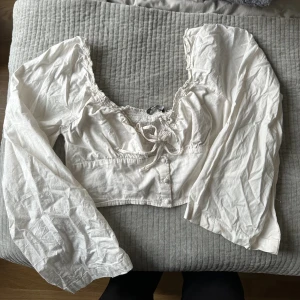 Blus  - En söt croppad blus 