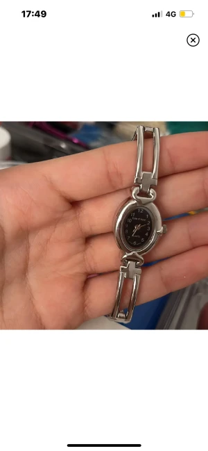 Armbandsur - armsbandsur fran cote d'azur jättesöt men säljer då den it passar mig absolut inga repor funkar felfritt priset kan diskuteras