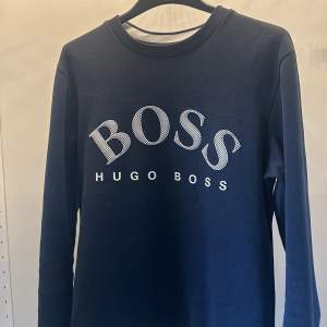Hugo boss tröja, storlek XS, cond 8/10.