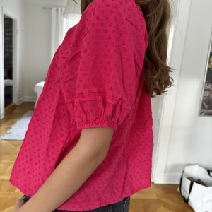 Blus - En väldigt söt blus som passar bra till alla tillfällen🩷