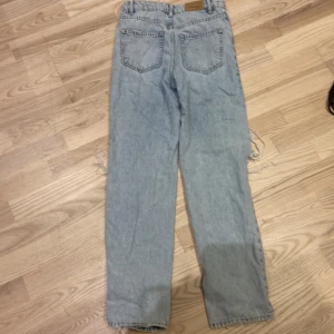 Jeans  - Helt nya har bara använt dom en gång sicka för flera bilder 