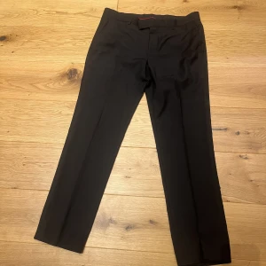 Dressman kostymbyxor  - Säljer dessa fina kostymbyxor från dressman i storlek 33-30. Skick 9/10. Mitt pris 200kr