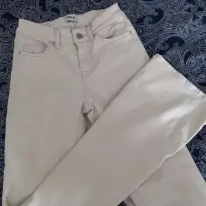 Low/Midwaist jeans från only i stl 32💗 nyskick