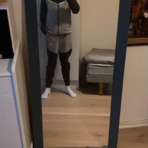 Nike tech Fleece - Säljer min Nike Tech Fleece. Mycket gott skick, knappt använd. Nypris ca 1250 mitt pris 649