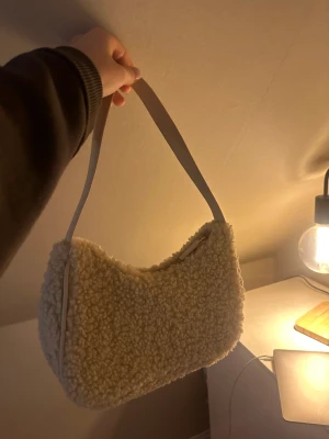 Teddy väska - Teddy väska från hm🍁❤️‍🔥 Höstig😍