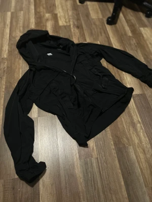 Cp compamy jacka  - Säljer nu min jacka då jag inte anväder den. Den är i jätte bra skick 