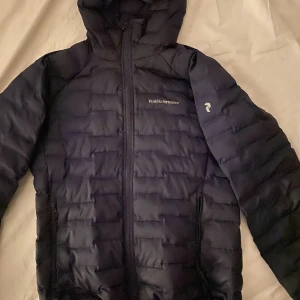 Peak performance  - Den e som ny Inga hål 