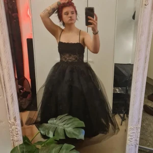 Stor tyllkjol - Stooor tyllkjol som bara är använd 1 gång. Säljer pga för stor för min lilla lägenhet 