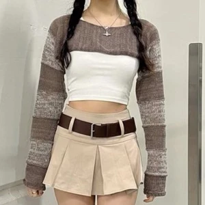 Kofta - Säljer denna koftan man kan styla på många olika sätt. Bild 1 är lånad. Aldrig använt:)