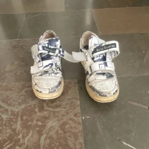 Acne Studios Sneakers - Säljer Acne dojjor i bra skick. Köpte dom via plick förra veckan men skon var lite för stor så säljer dom nu. Box medföljer.