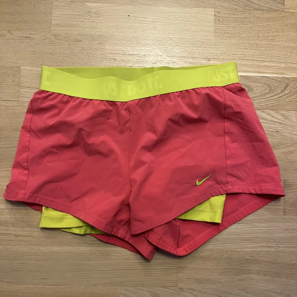 Nike shorts med innerbyxa. Shorts.