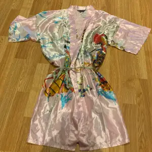 Satin kimono Passar xs-m Sååå fin❤️