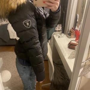 Jacka - Säljer denna rockandblue jacka. Strl 38 men passar nog även 36/34.