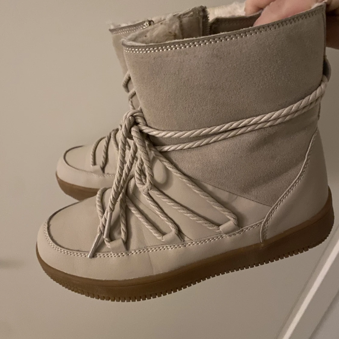 Inuikii liknande skor 