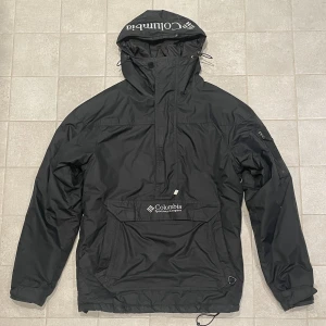 Columbia Vinterjacka - Columbia vinterjacka, modell challenger. Använd men mycket bra skick. Storlek S, org pris 1500kr.