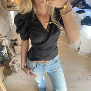 Topp - SUPER snygga topp som man kan knyta på olika sätt❣️❣️