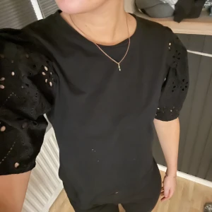 Svart trekvartsärm  - Svart tröja från zara med trekvartsärm