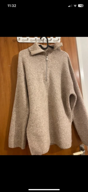 Stickad tröja gina tricot - Använd en gång med kedja och slits på sidorna