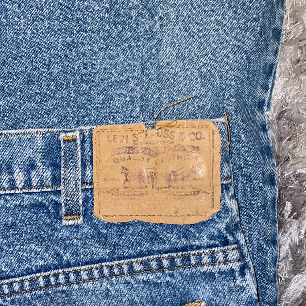 Levis jeans i bra kvalité förutom lappen 43x2 cm midjemått   9,5/10 kvalité . Jeans & Byxor.