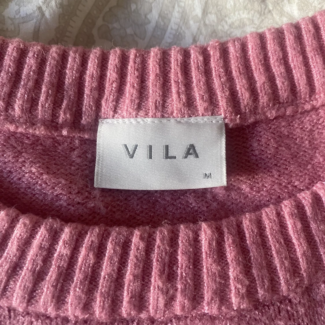 Rosa stickad tröja från Vila - 93