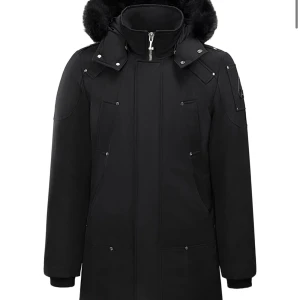 Moose Knuckles  - St ulric svart i storlek Xl. Det är en herrjacka och är använd endast 1 vinter. Kvitto finns, köpt på johnells.  Endast seriösa köpare. Skriv privat för fler bilder. 