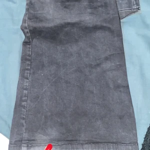 Svarta bootcut jeans  - Bootcut jeans från drdenim!! Fina, sköna och helt enkelt ett kap gällande jeans 