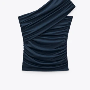 Zara topp  - Fin zara topp i storlek m men skulle säga att den mer är som en s/xs. slutsåld på hemsidan💗pris går att diskutera 