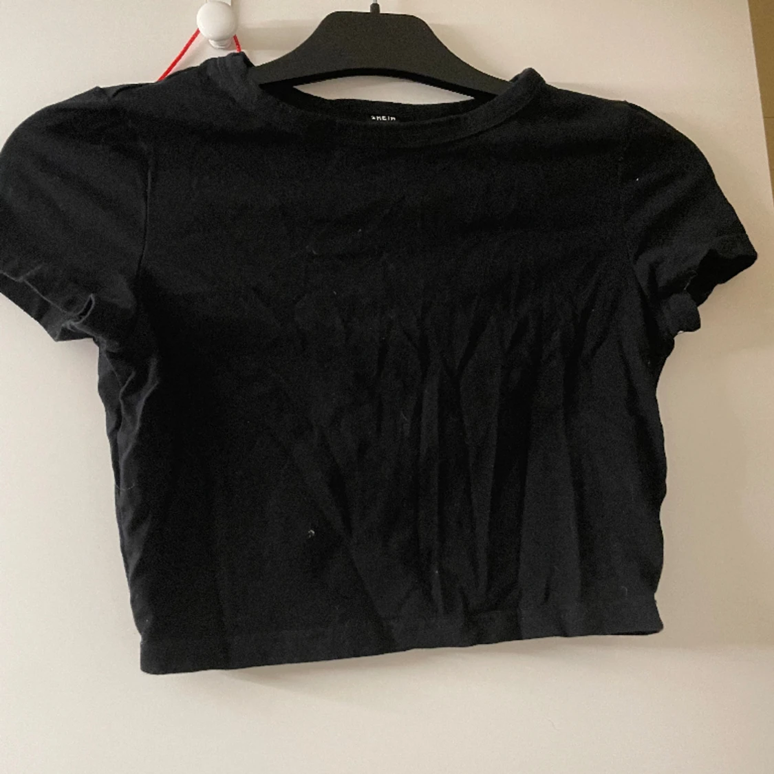 Croppad svart T-shirt 