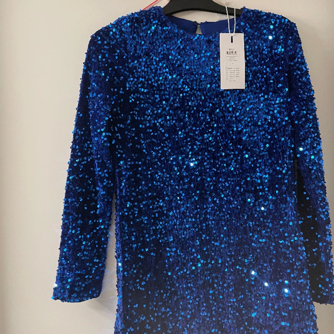 Blå glittrig klänning - 90