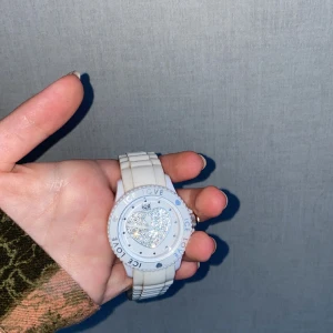 Ice klocka  - Äkta ice klocka, ny pris 150$ säljer bara för 500 kr, fick den som present från moster🙏🏼😊