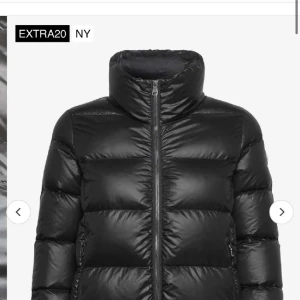 Colmar jacka  - Säljer min colmar jacka i väldigt bra skick för att jag tycker att jag har växt ur den. Jag köpte den för lite över 3 000 kr. Säljer den för 2 000kr kan också gå med på andra priser vid snabba köp! Kom privat för frågor och bilder!❤️❤️