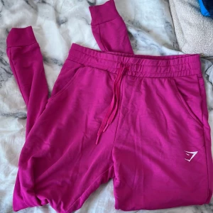 Gymshark byxor - Gymshark byxor i jätteskönt material. Använda någon enstaka gång!